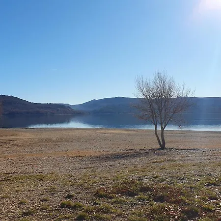 Nyaraló Les Syrphes *