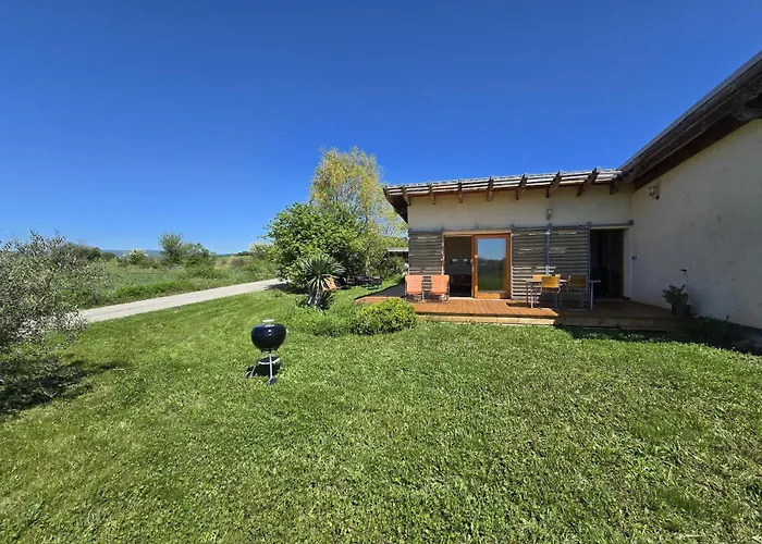 Les Syrphes Semesterbostad